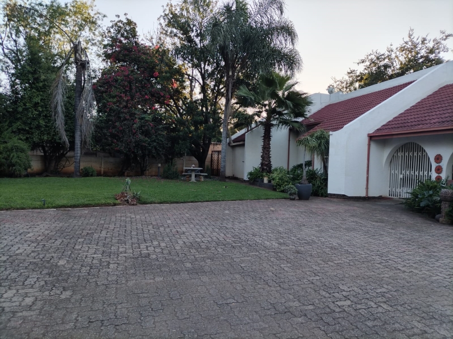 4 Bedroom Property for Sale in Oos Einde North West